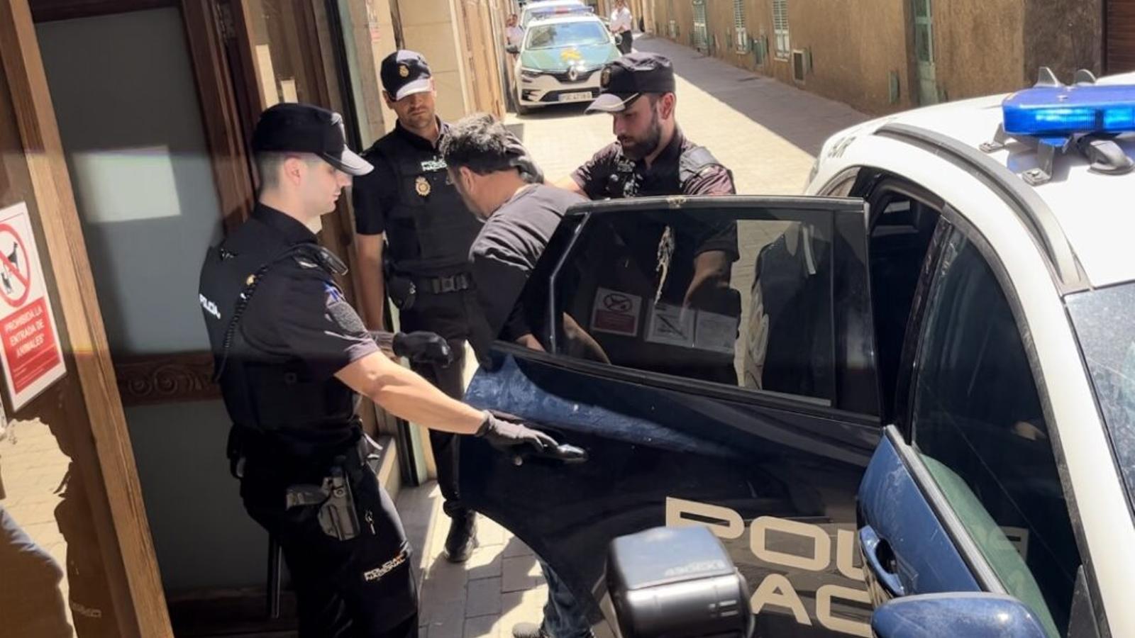 The convicted man arriving at the Manacor courts.