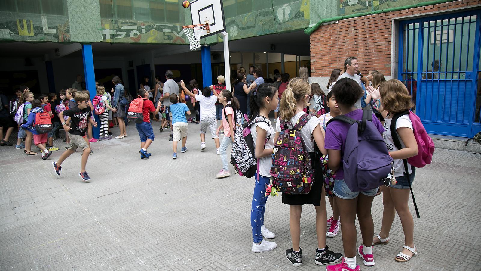 Children and ESO students from El Patufet de Gràcia school in Barcelona.