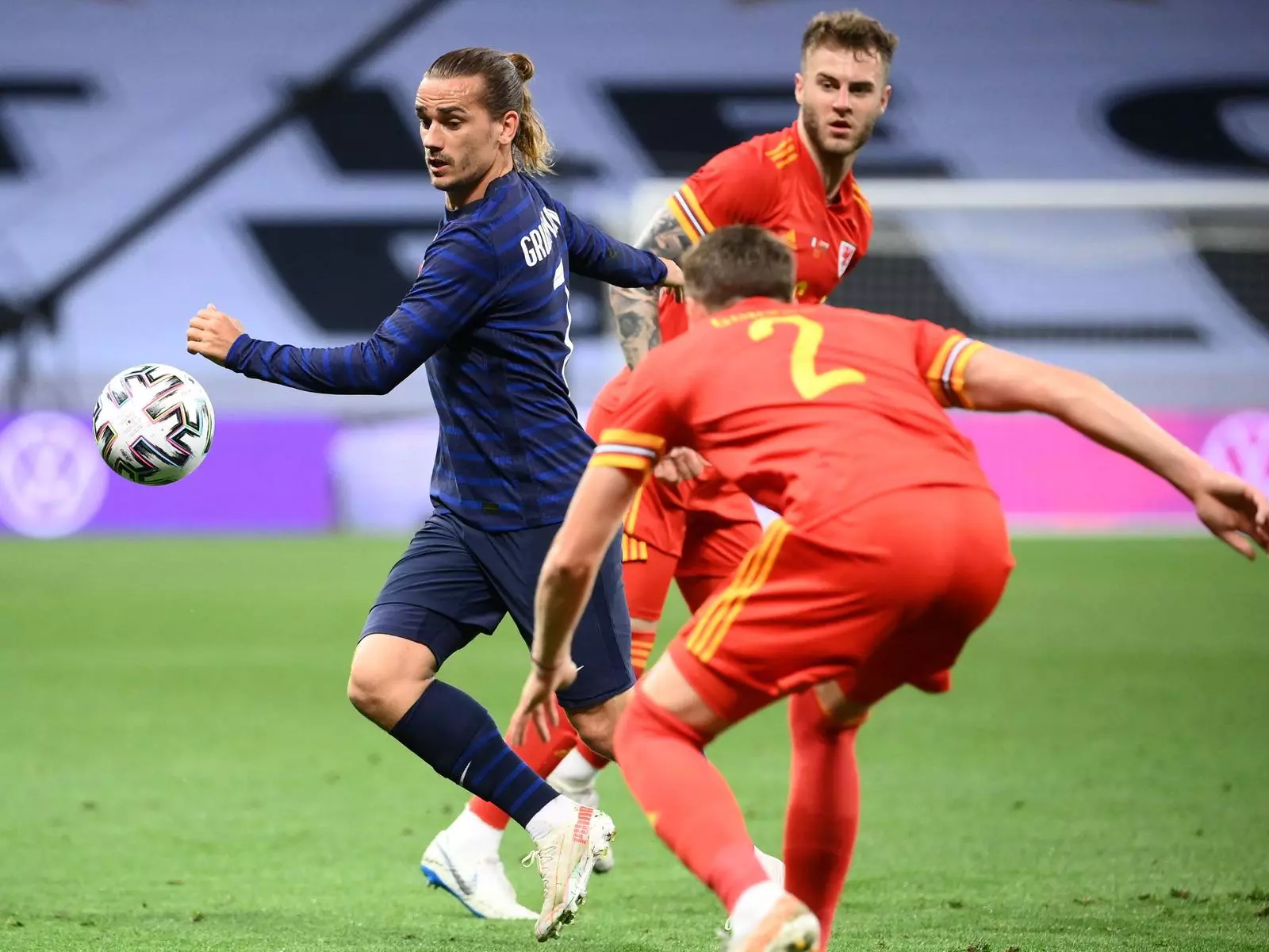 Antoine Griezmann durant el partit entre França i Gal·les a l'estadi Allianz Riviera de Niça, al sud de França