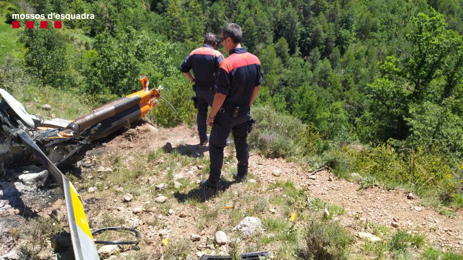 Dos agents dels Mossos al lloc de l'accident / MOSSOS D'ESQUADRA