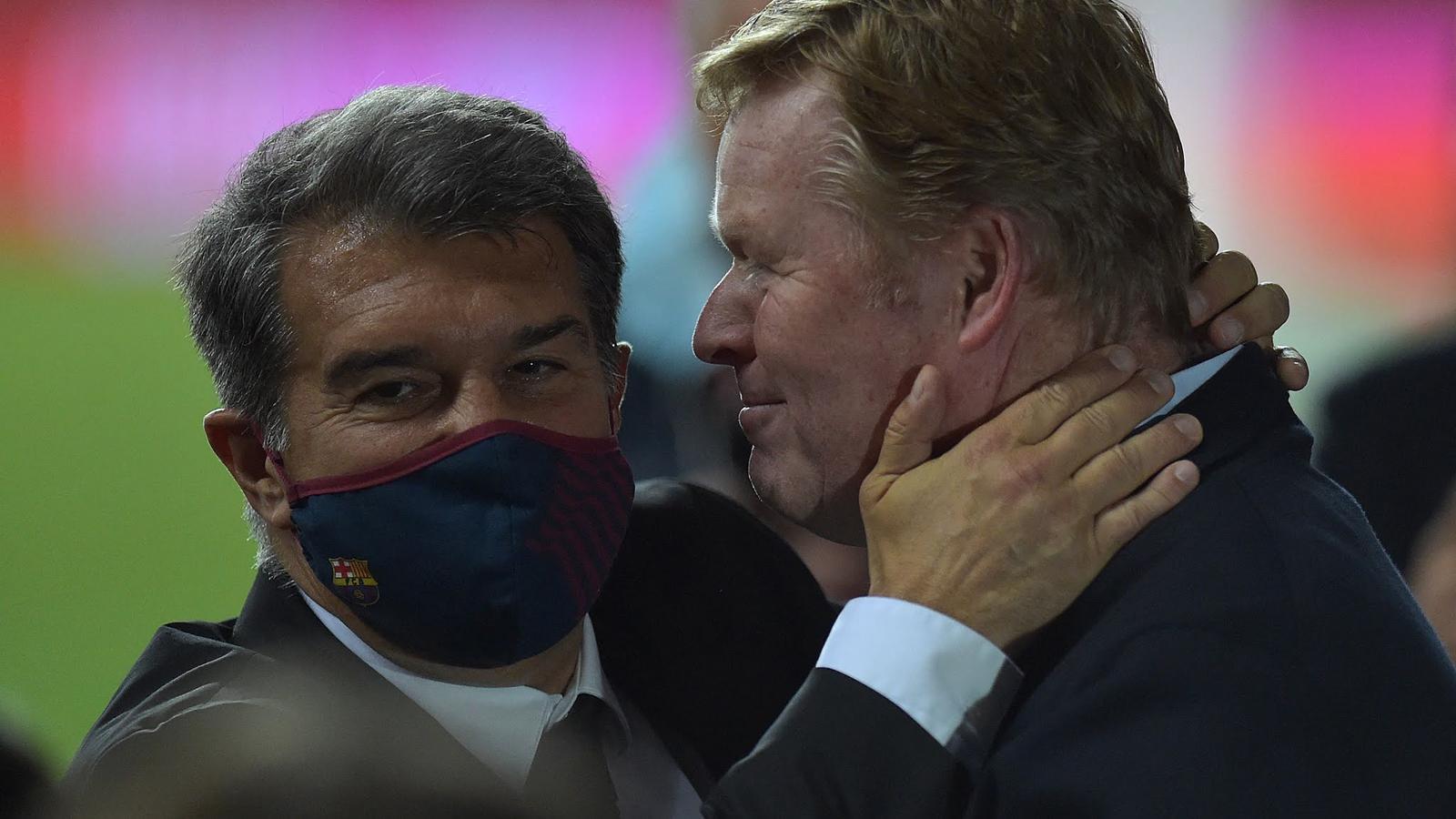 Laporta abraça Koeman després de la final de Copa de dissabte.