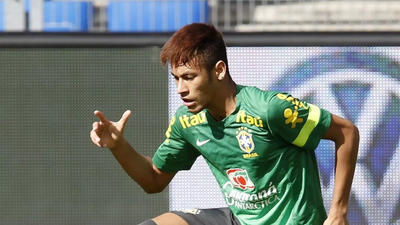 Neymar en un entrenament amb Brasil