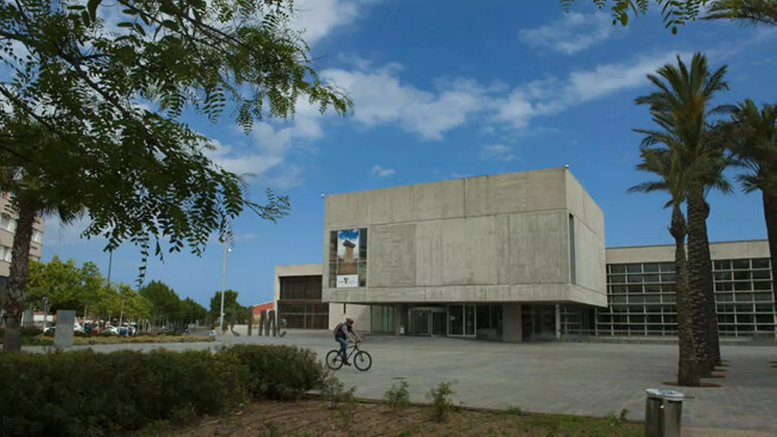 El Consell defensa l'actuació de la consellera de Benestar Social i Família en una setmana complicada per a la institució.