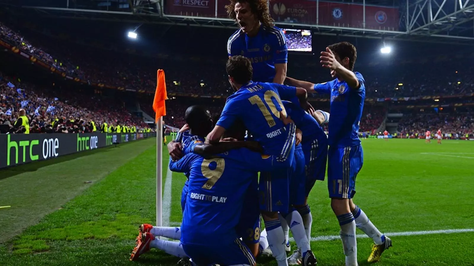 Els jugadors del Chelsea, celebrant el primer gol