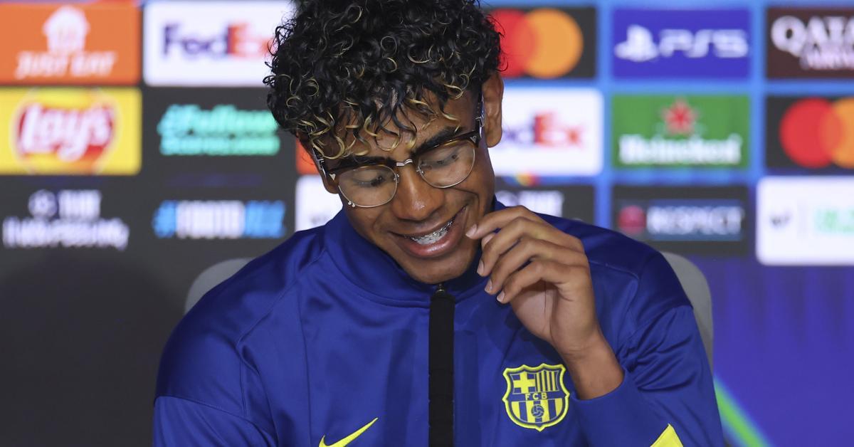 Cristiano Ronaldo and the Mirror of Old Trafford: A Story of Fame and Vanity Cristiano Ronaldo and the Mirror of Old Trafford: A Story of Fame and Vanity