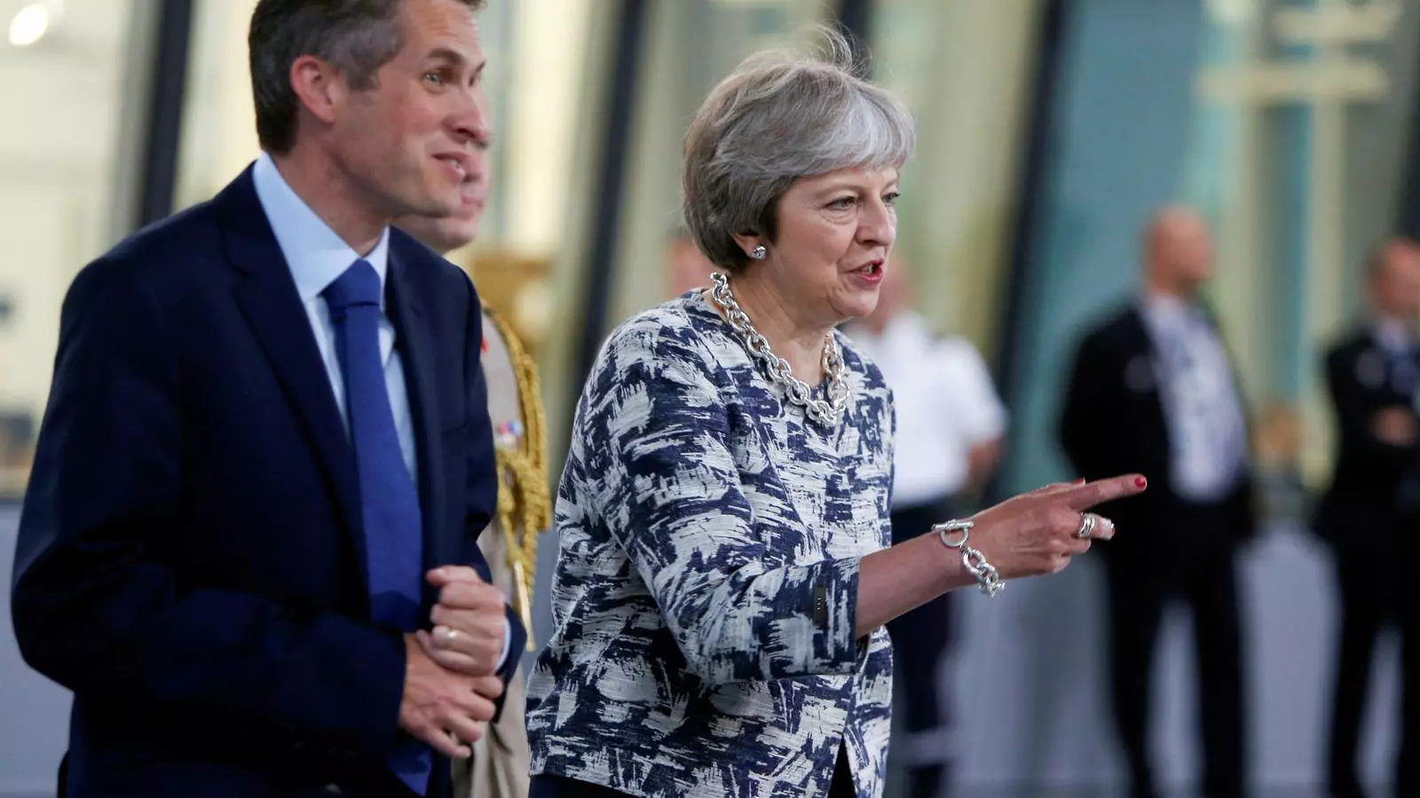 Imatge d'arxiu de la primera ministre del Regne Unit, Theresa May, i el seu ja ex ministre de Defensa, Gavin Williamson.
