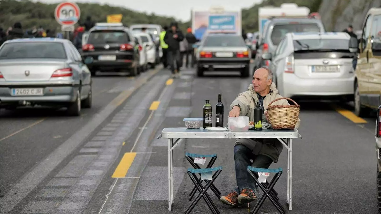 Un dels manifestants, a l'acció del Tsunami Democràtic que talla la frontera amb França.