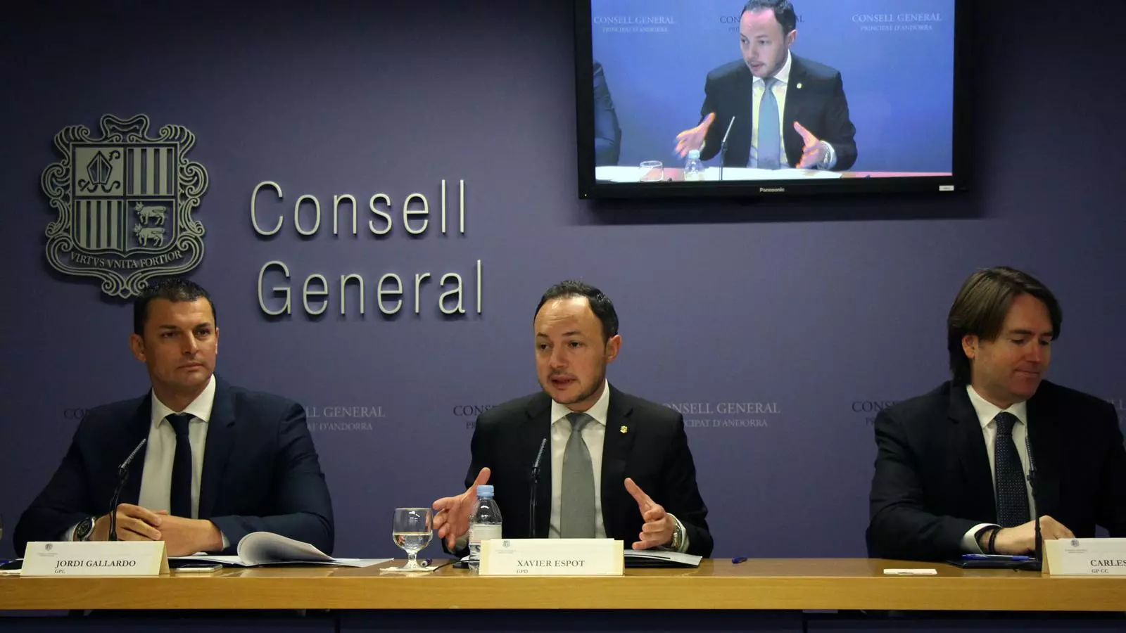 Jordi Gallardo, Xavier Espot i Carles Naudi, durant la roda de premsa de presentació del pacte. / M. M.