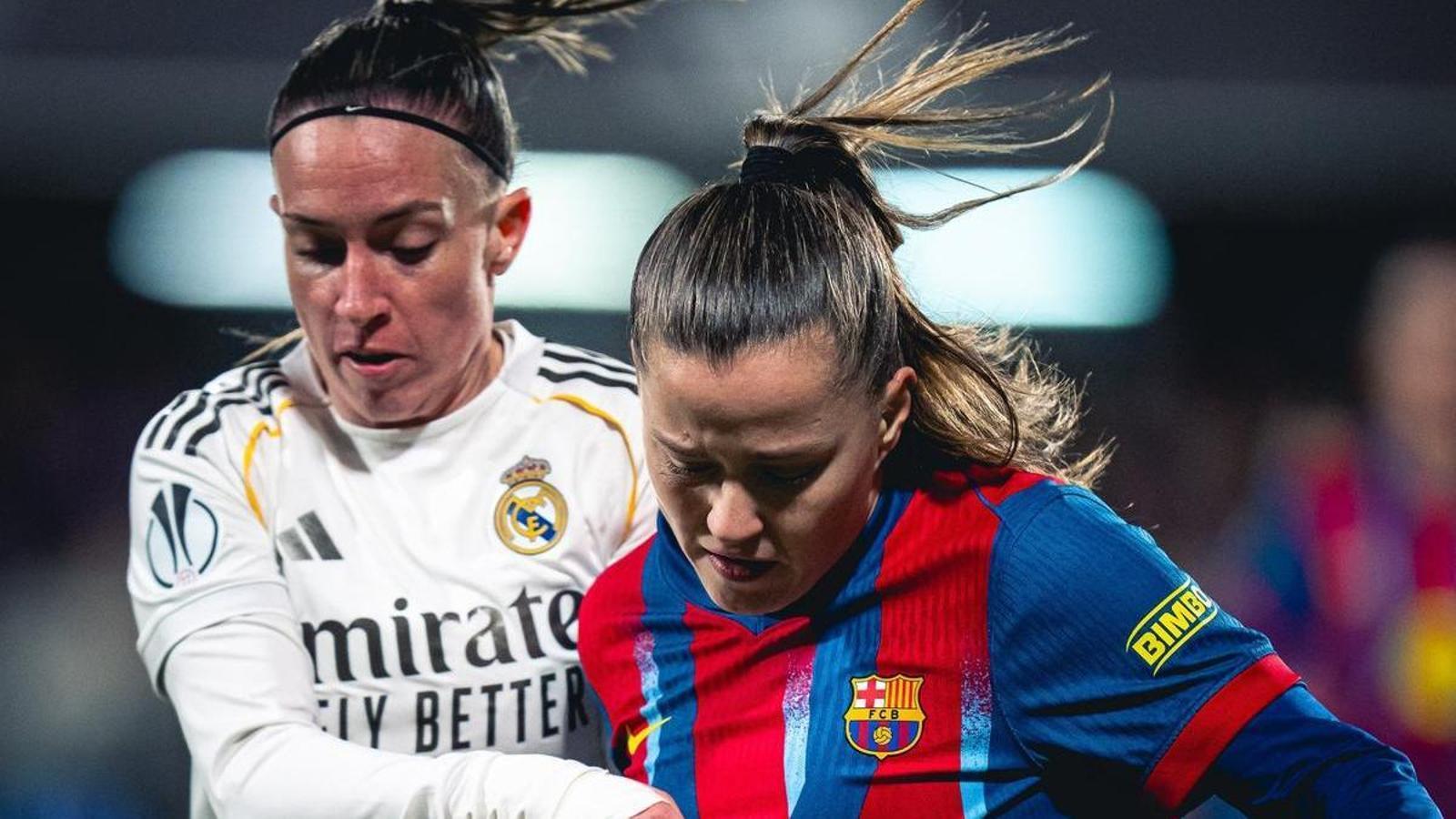 Claudia Pina en una acción con el Real Madrid