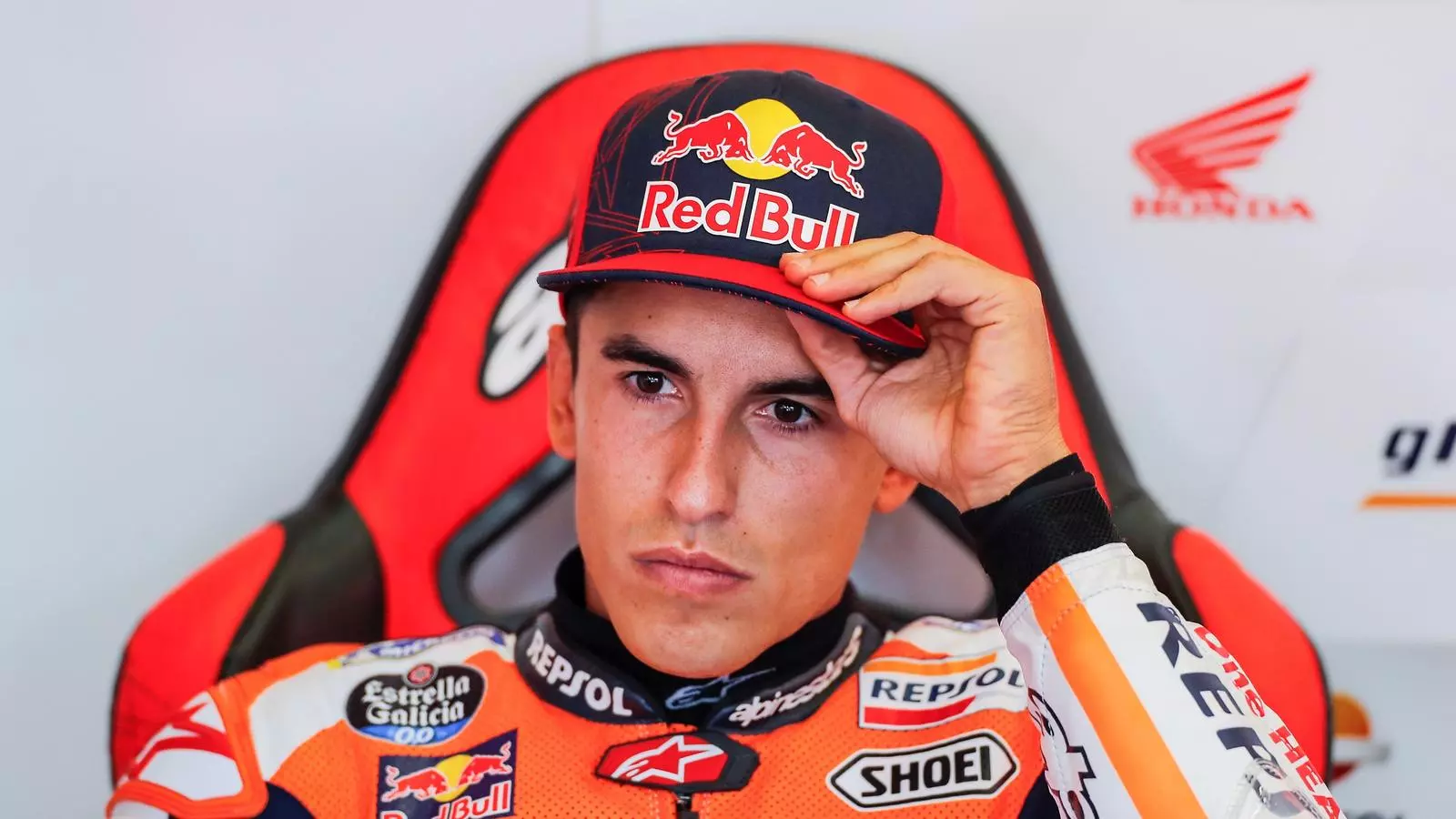 Marc Márquez en el box d'Honda