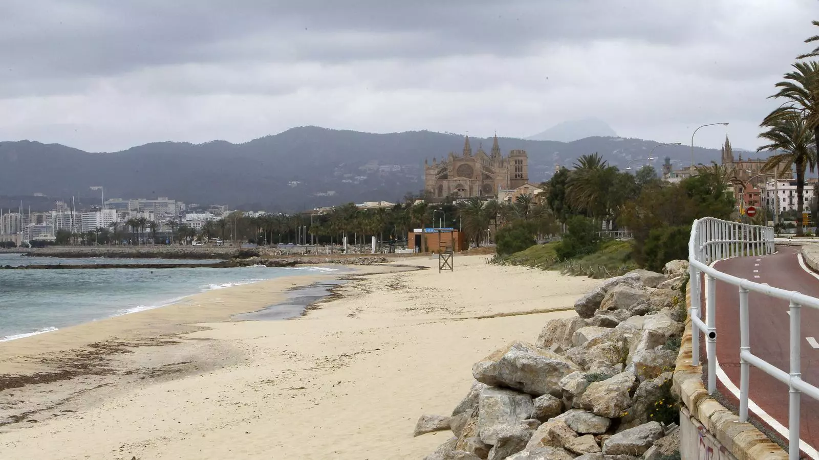 La platja de Can Pere Antoni de Palma, durant l'estat d'alarma a causa del coronavirus
