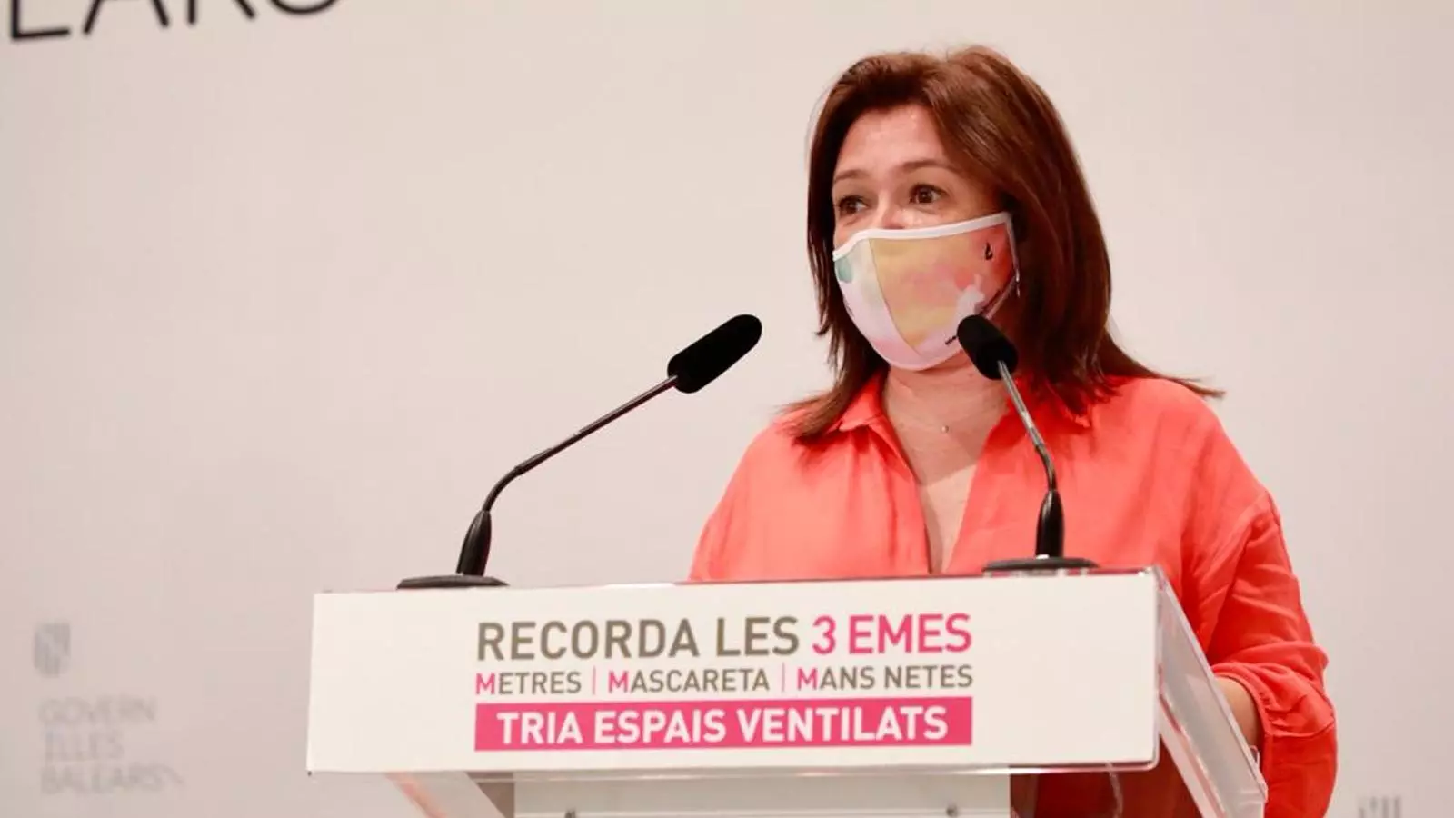 La consellera Mercedes Garrido explica el punt relatiu a l'avantprojecte de llei dels Consells Insulars.