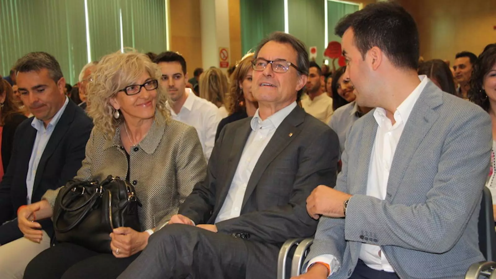 El president de la Generalitat, Artur Mas, amb el candidat de CiU a Deltebre, Lluís Soler / ACN