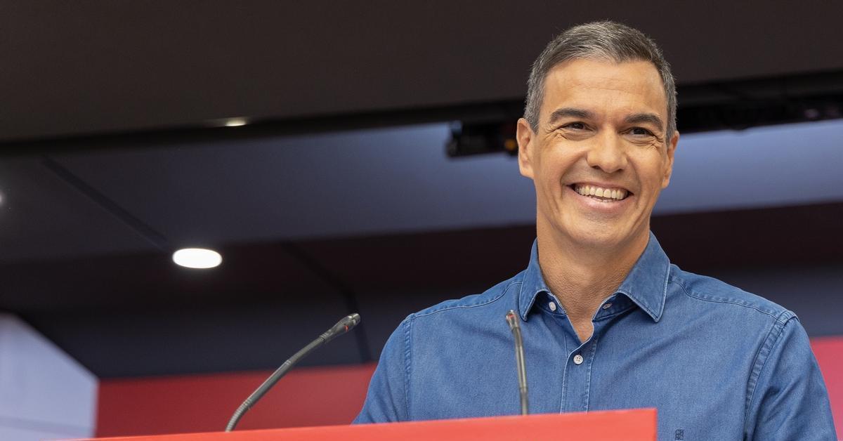 En entrar a la seu de l'UGT de Madrid costava distingir si era la cloenda del congrés de les Joventuts Socialistes d'Espanya o una discoteca. La versió màquina d...