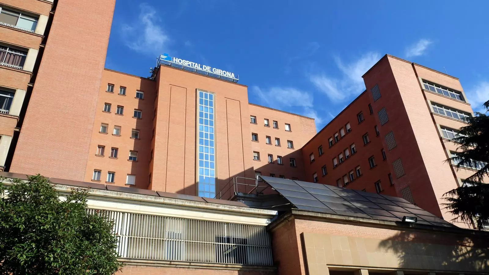 La façana de l'hospital Trueta de Girona