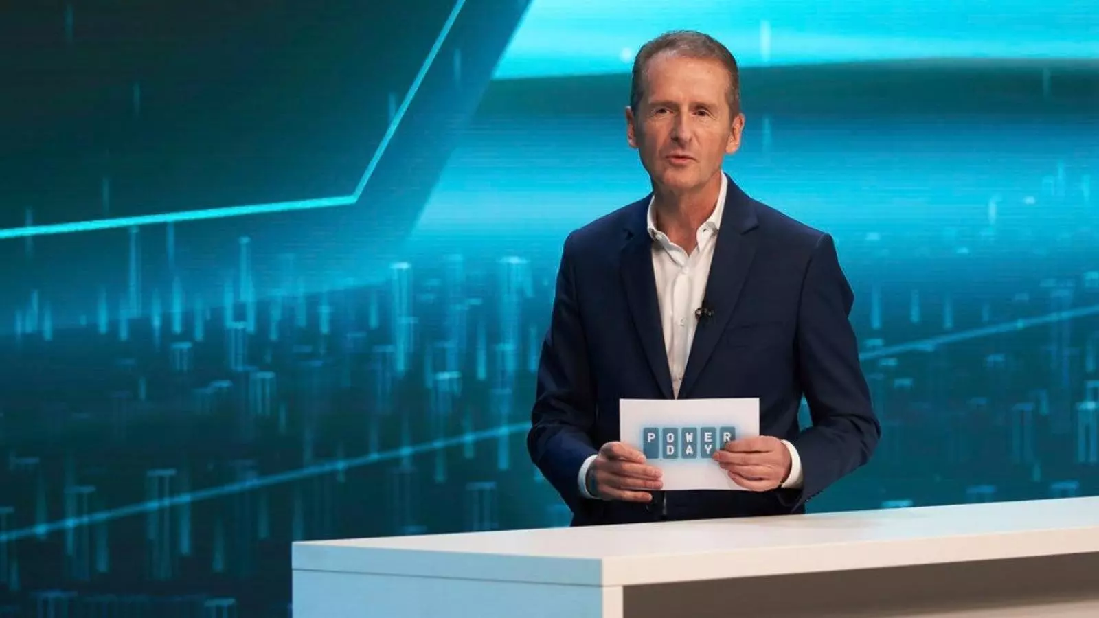 El president de Volkswagen, Herbert Diess, durant l'anunci del pla de mobilitat elèctrica del grup