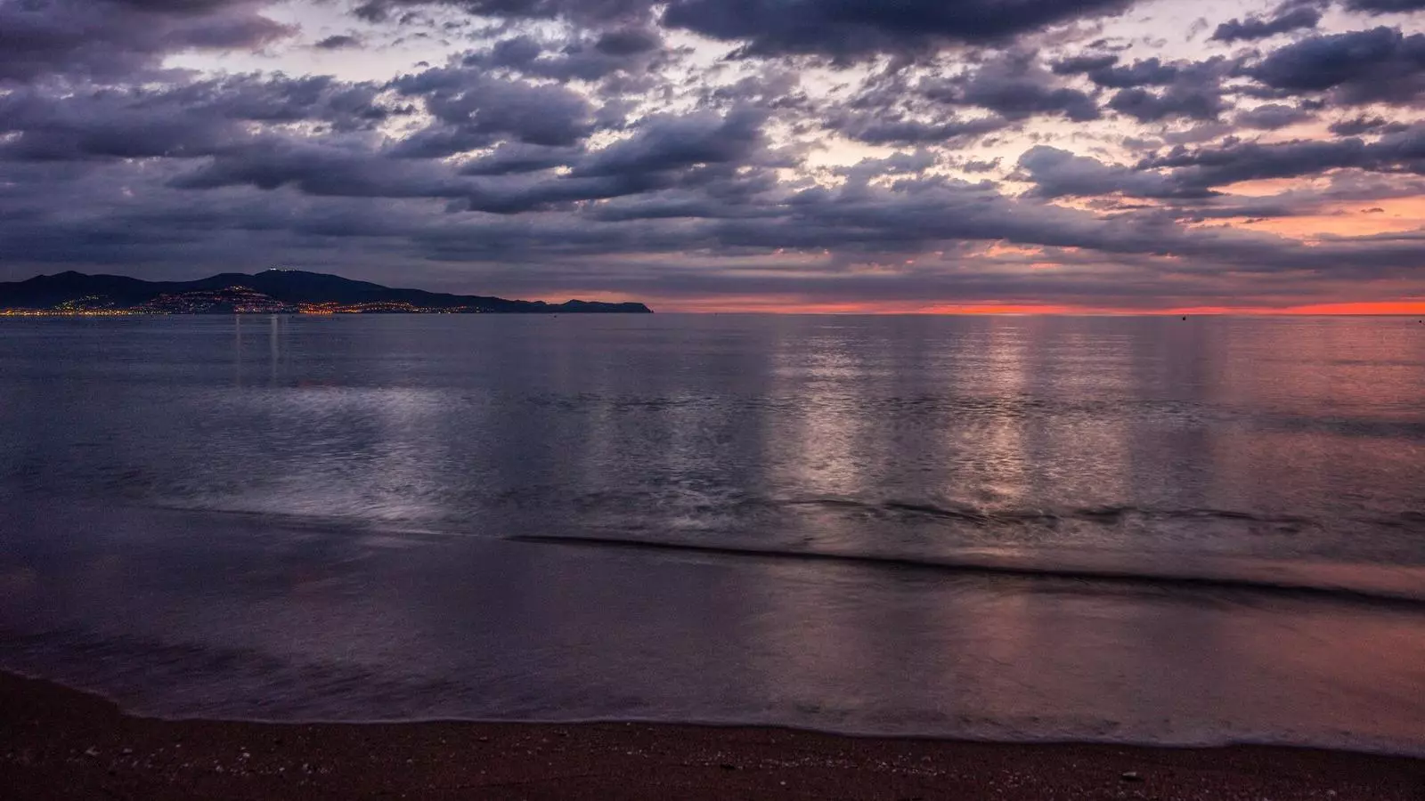 La sortida de sol d'avui des de Sant Pere Pescador (l'Alt Empordà)