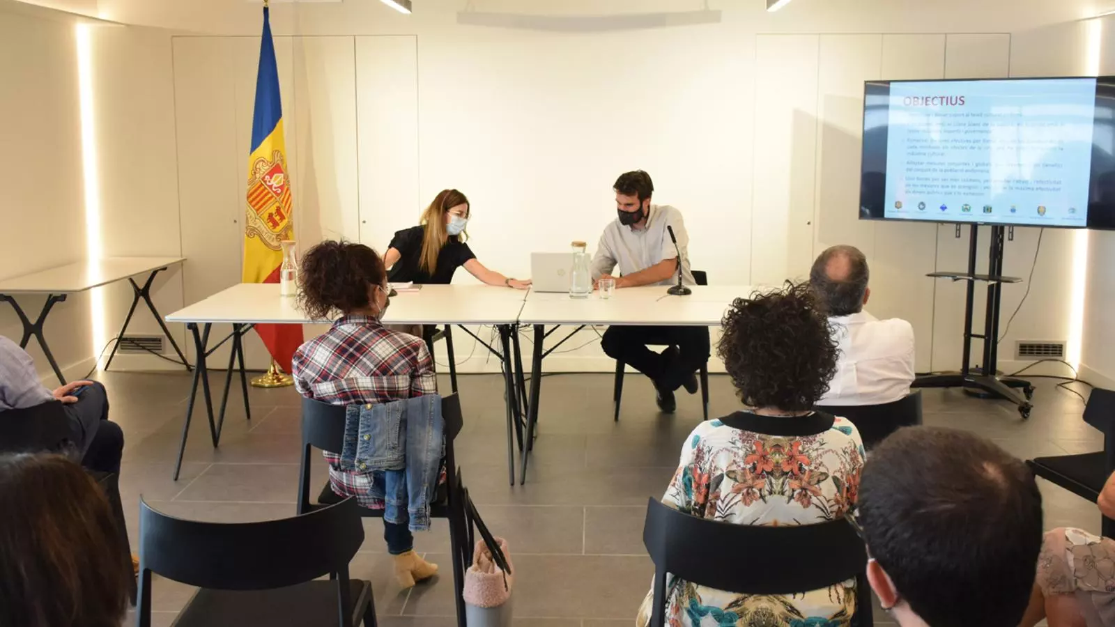 La ministra de Cultura i Esports, Sílvia Riva, i el conseller de Cultura, Igualtat i Participació Ciutadana de la Massana, Guillem Forné, durant la presentació.