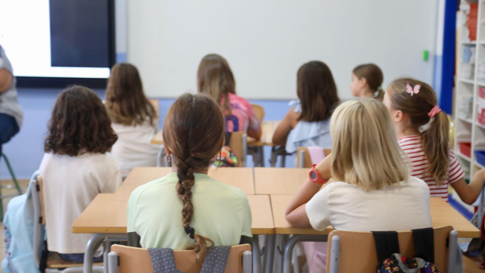 Pupils in a classroom at CEIP Aina Moll.
