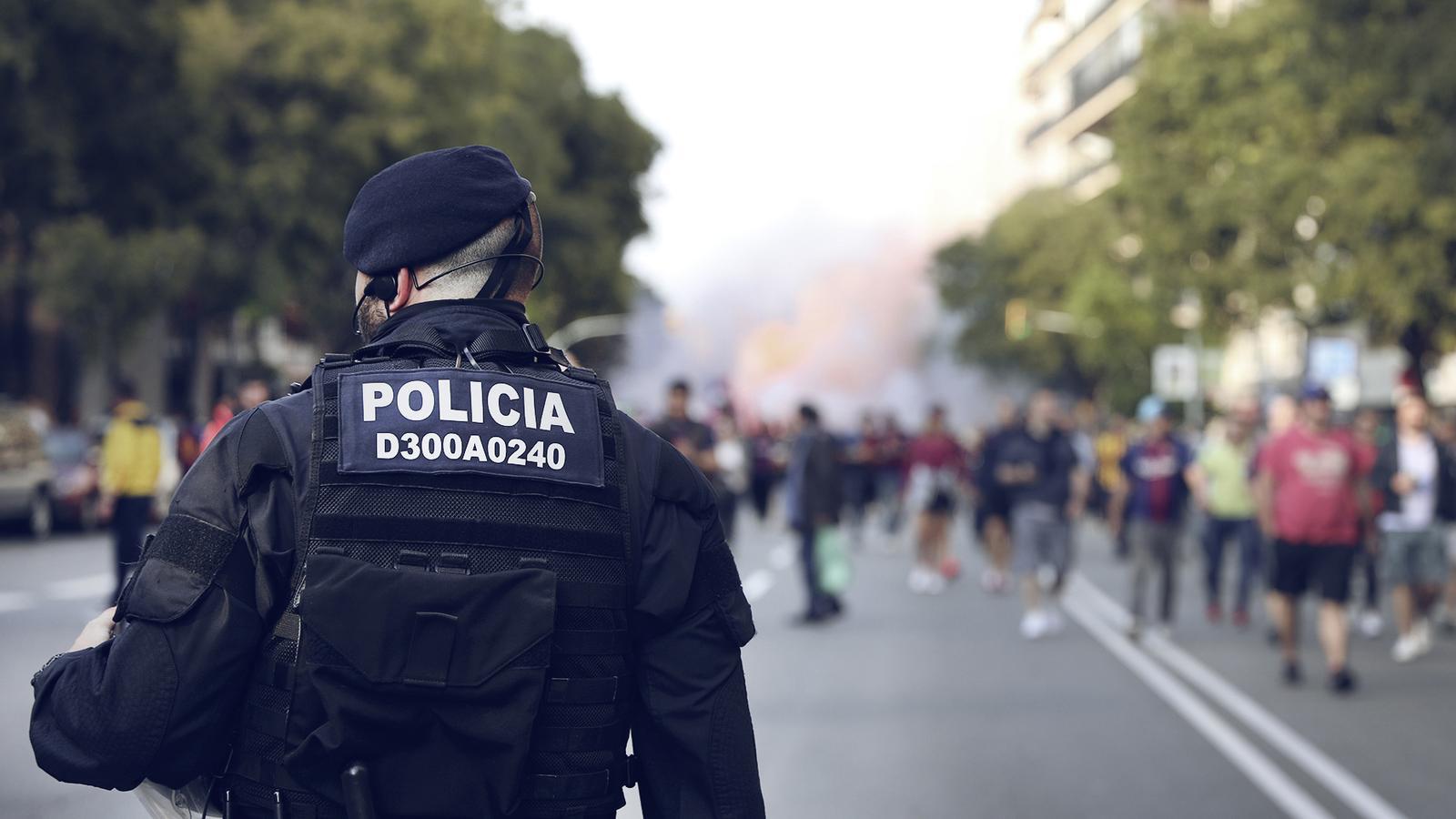 Imatge d'arxiu d'un dispositiu policial dels mossos d'esquadra per prevenir actes violents per part de grups radicals del Futbol Club Barcelona.