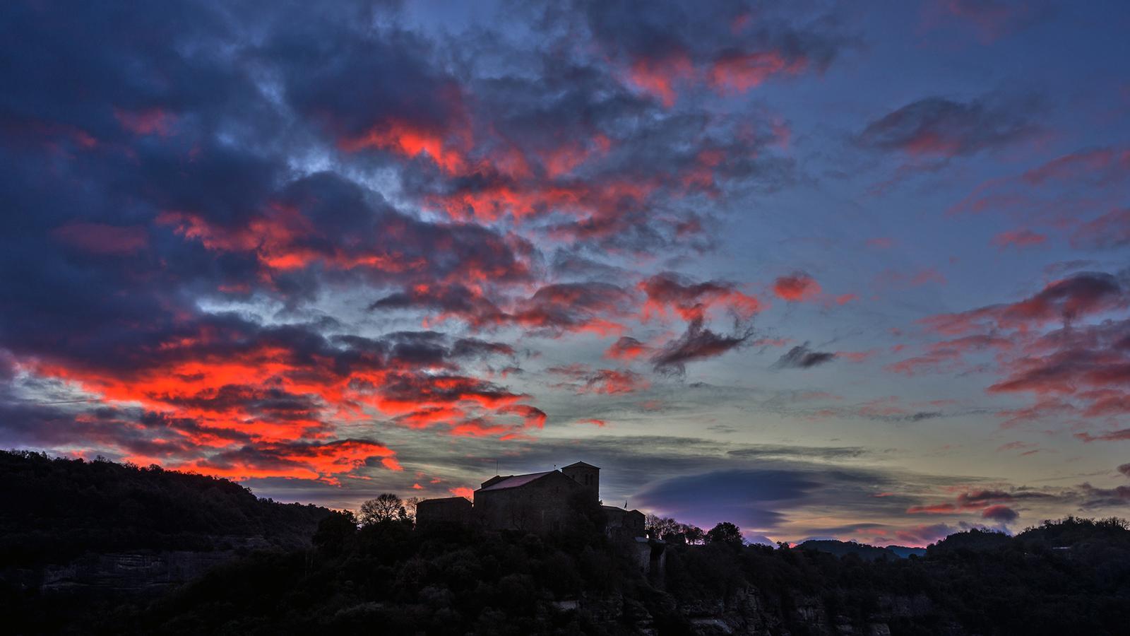 Cel rogent amb el vent, avui a Sant Bartomeu del Grau (Osona)