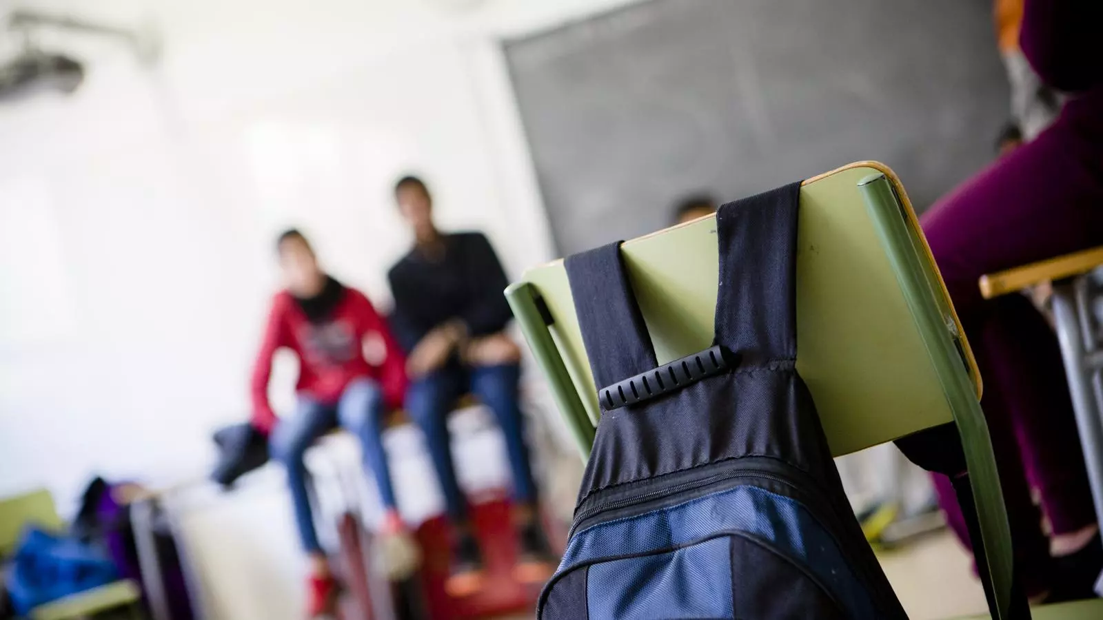 Una aula on s'està desenvolupant una sessió per combatre el bullying.