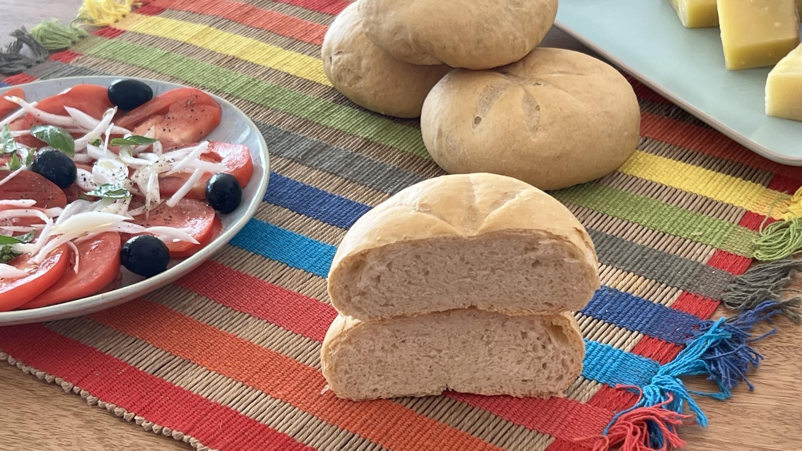 A round and soft roll very simple to make.