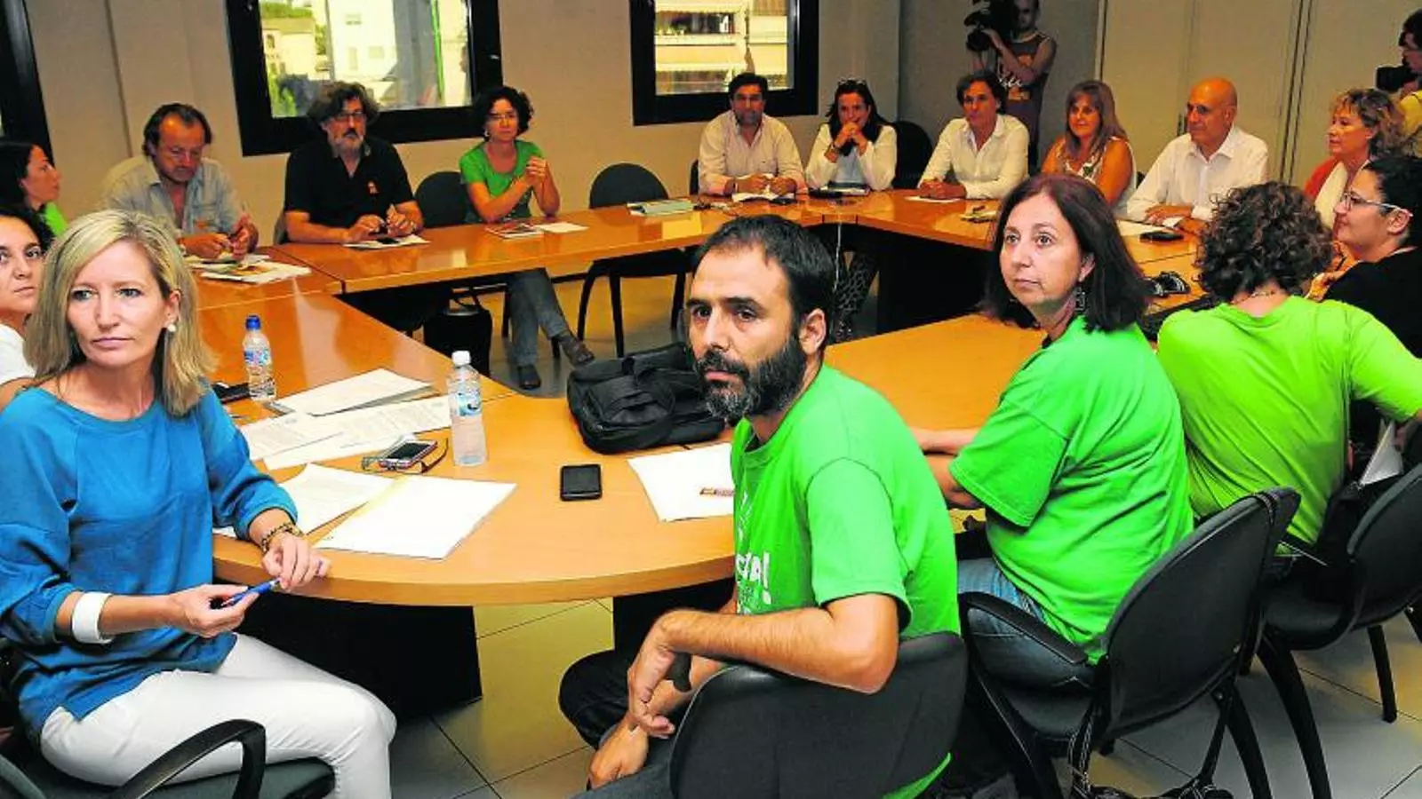 L'ASSEMBLEA TAMBÉ HI FOU PRESENT
Els sindicats CCOO i STEI cediren una cadira cada un als representants de les Assemblees de Docents de les Pitiüses.
