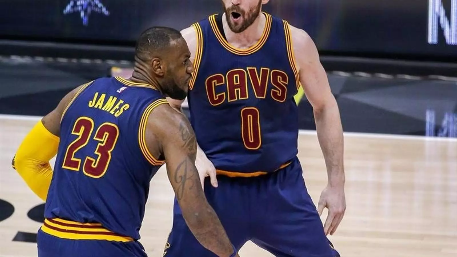 Kevin Love i LeBron James han sigut els homes claus de la victòria de Cleveland