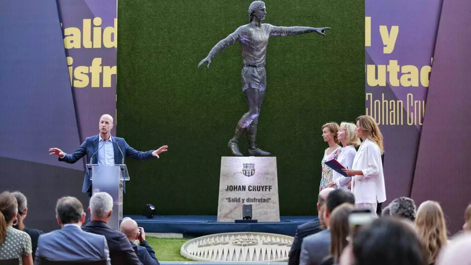 El Barça inaugura l'estàtua dedicada a Johan Cruyff