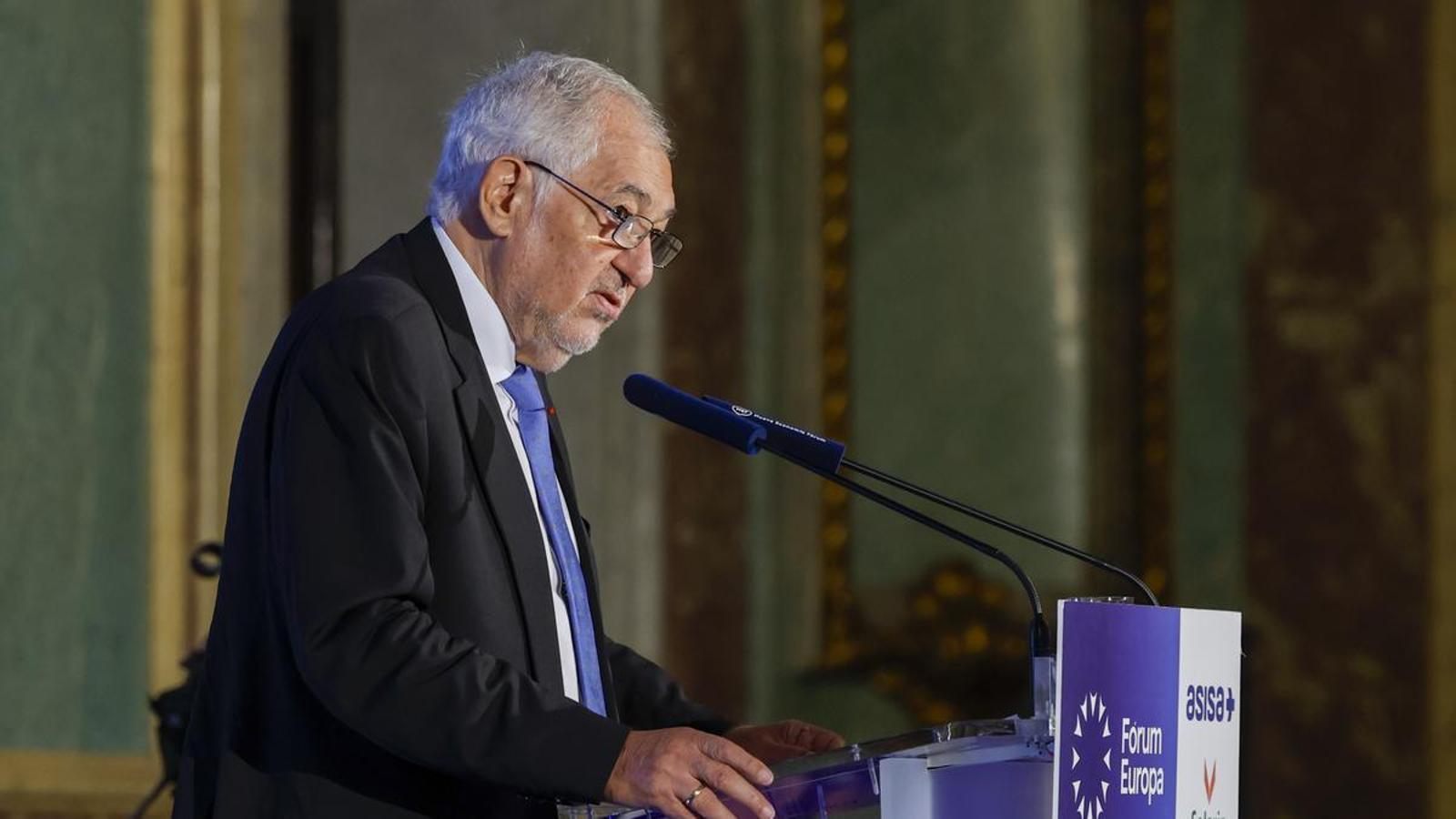 The president of the Constitutional Court, Cándido Conde-Pumpido participates in an informative breakfast this Thursday in Madrid