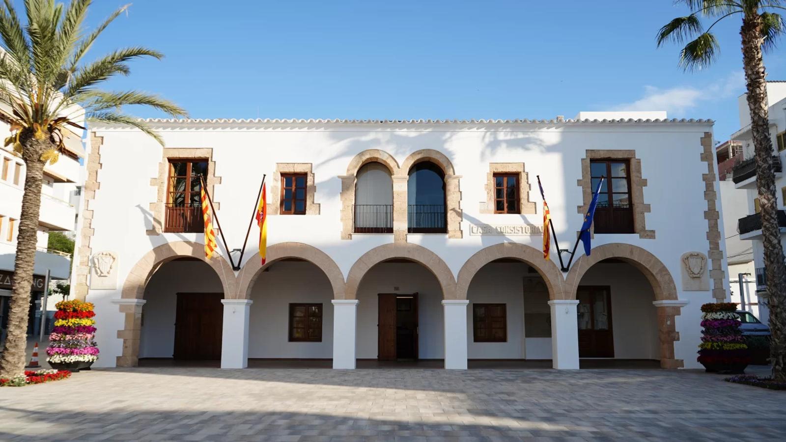 Ayuntamiento de Santa Eulària des Riu en Ibiza.