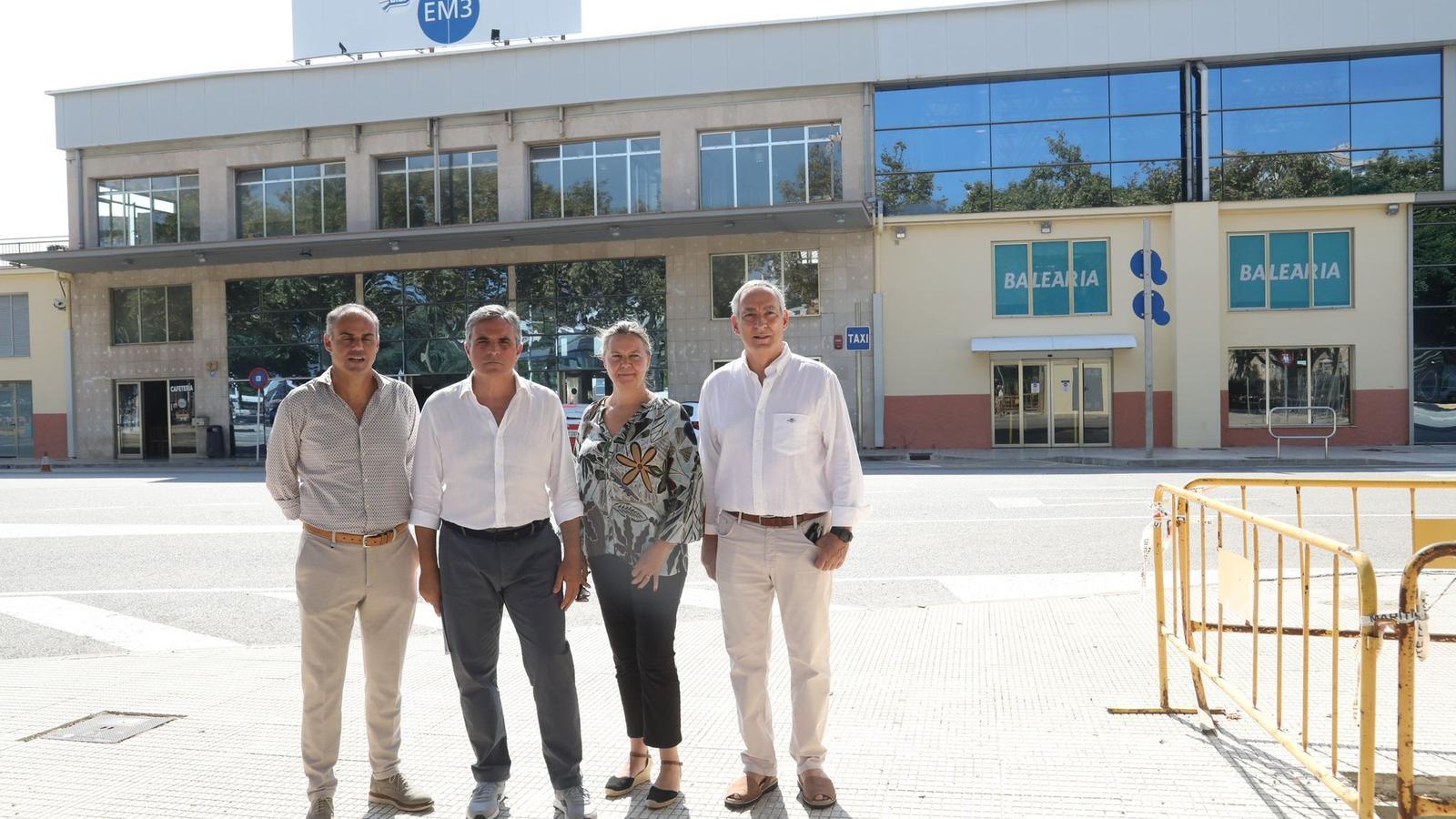 PP representatives at the port