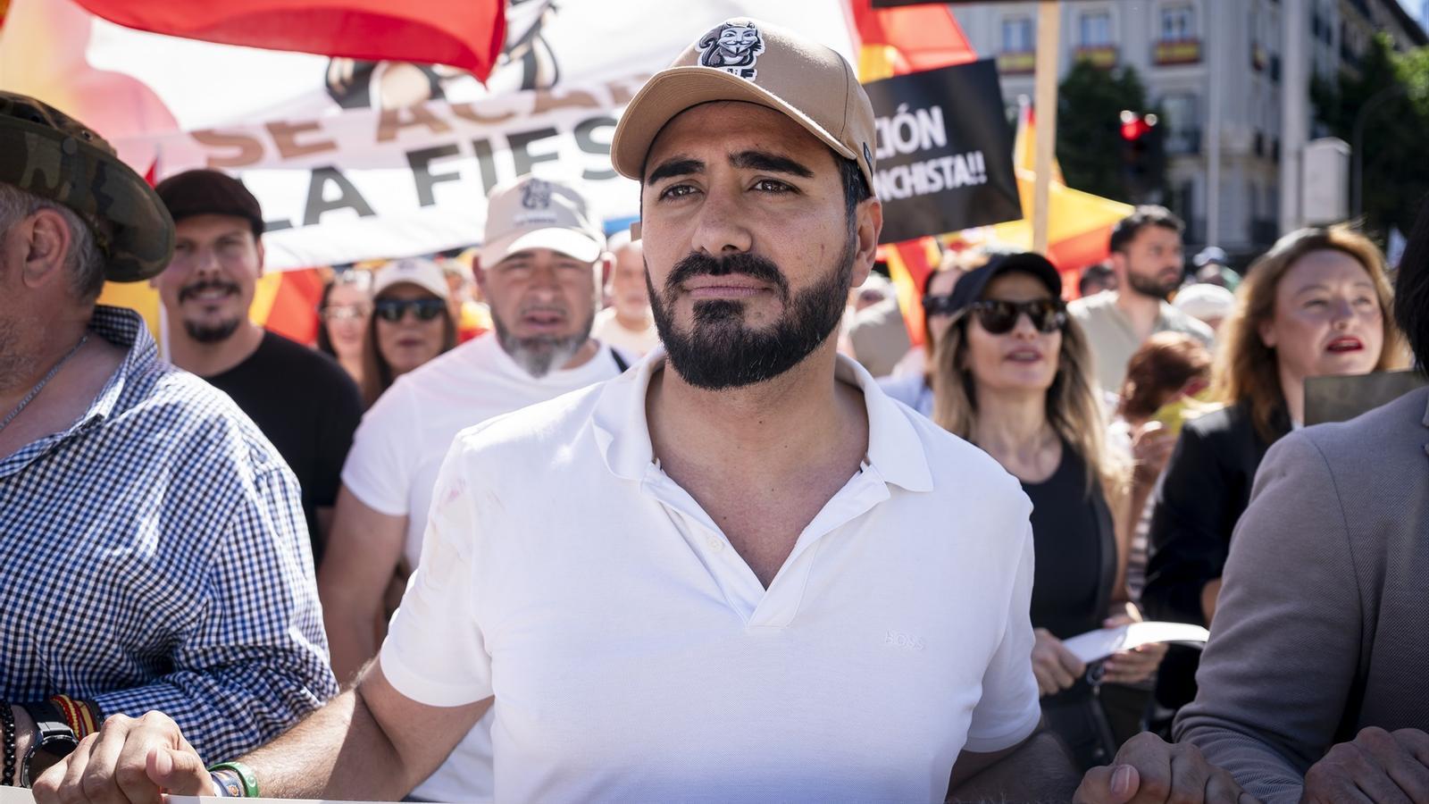 Alvise Pérez participates in the demonstration to demand the resignation of Pedro Sánchez on May 23 in Madrid