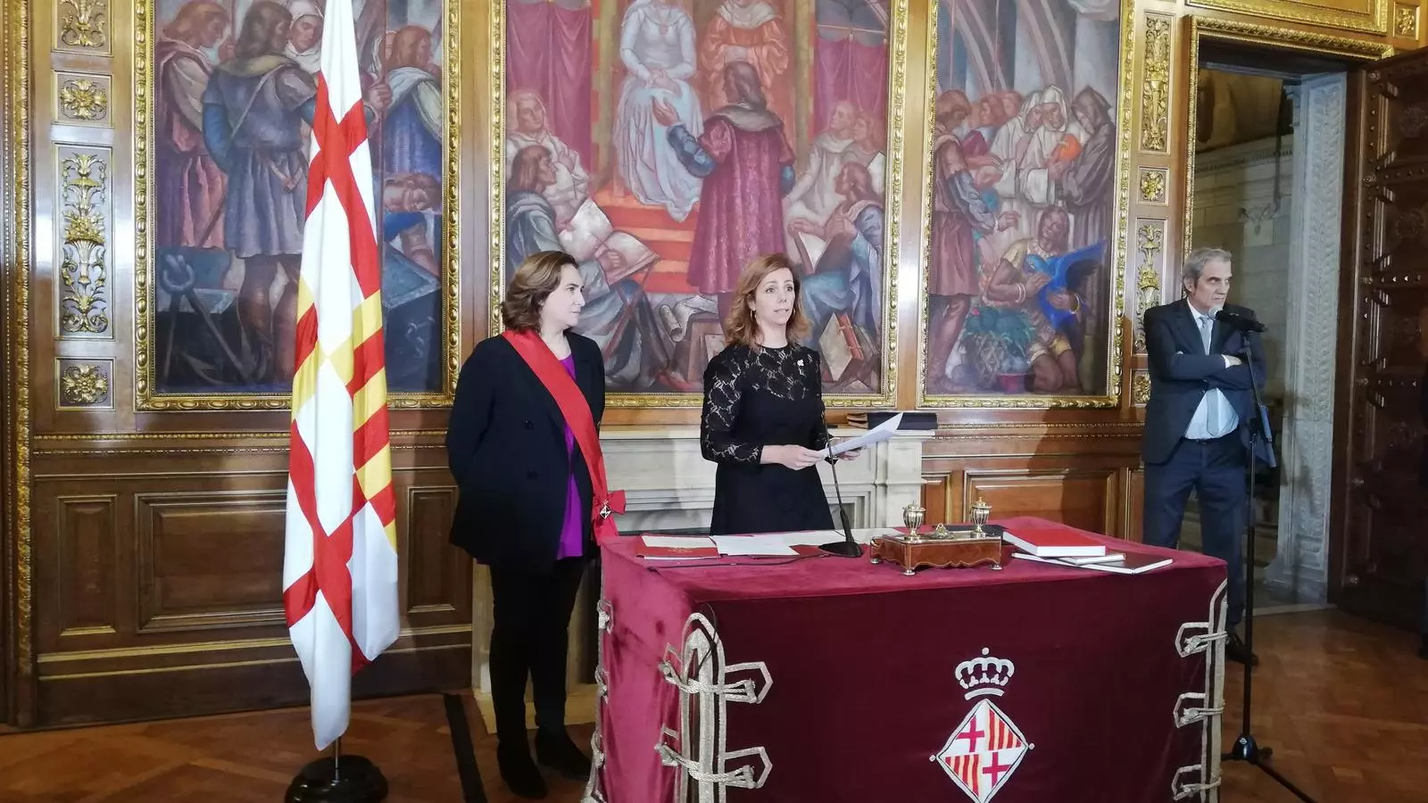 Ada Colau i Francina Vila en l'acte de presa de possessió