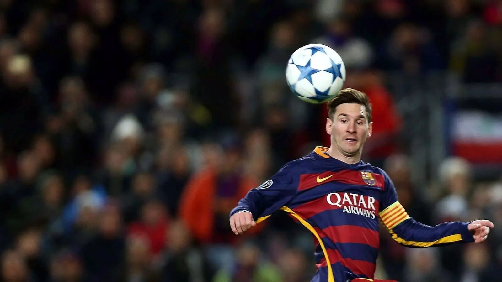 Messi, marcant el seu primer gol en dos mesos, amb un toc de pilota elegant per sobre del porter Szczesny, del Roma.