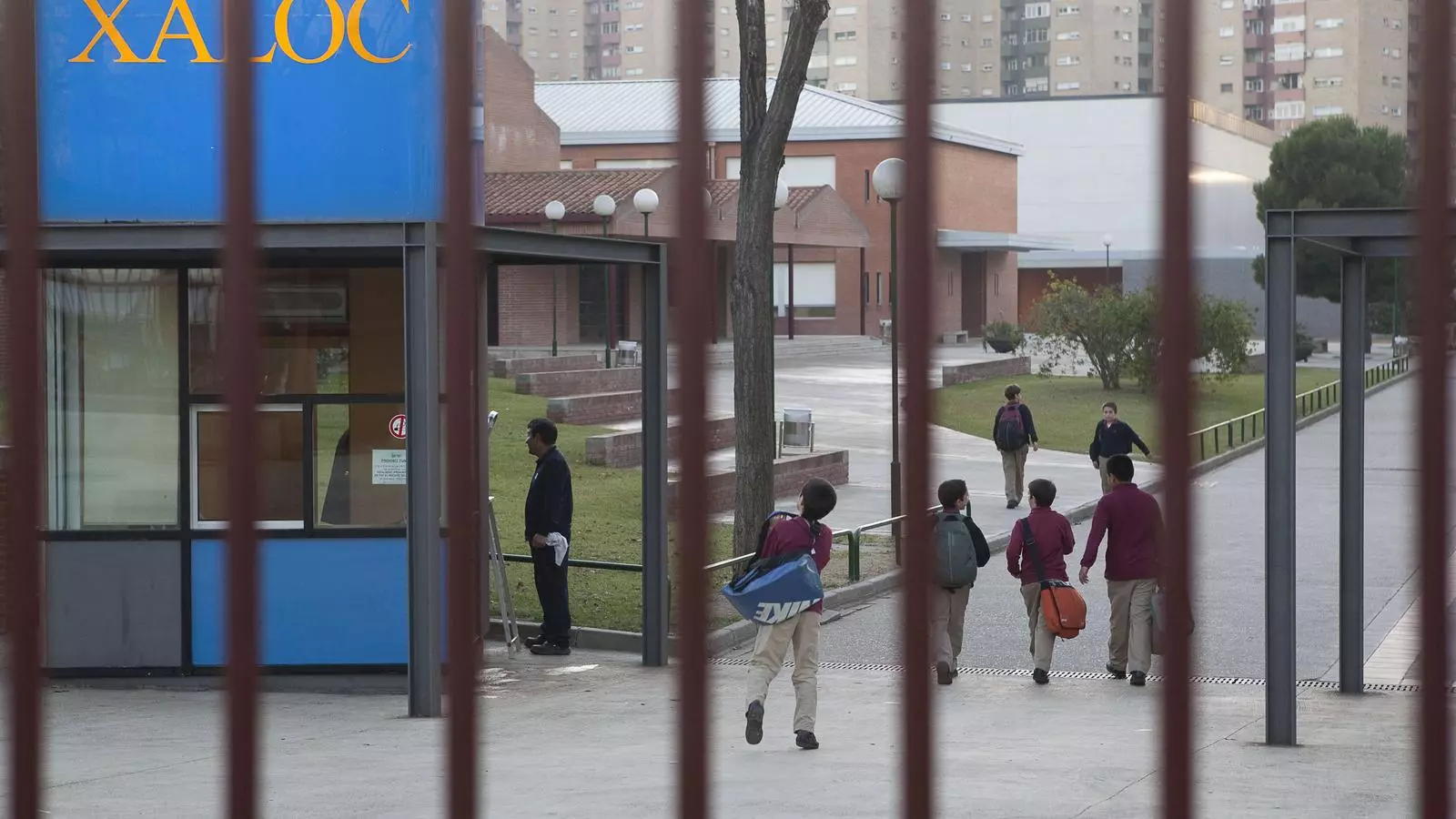 L'entrada de l'escola Xaloc, el centre per a nens vinculat a l'Opus Dei de l'Hospitalet.