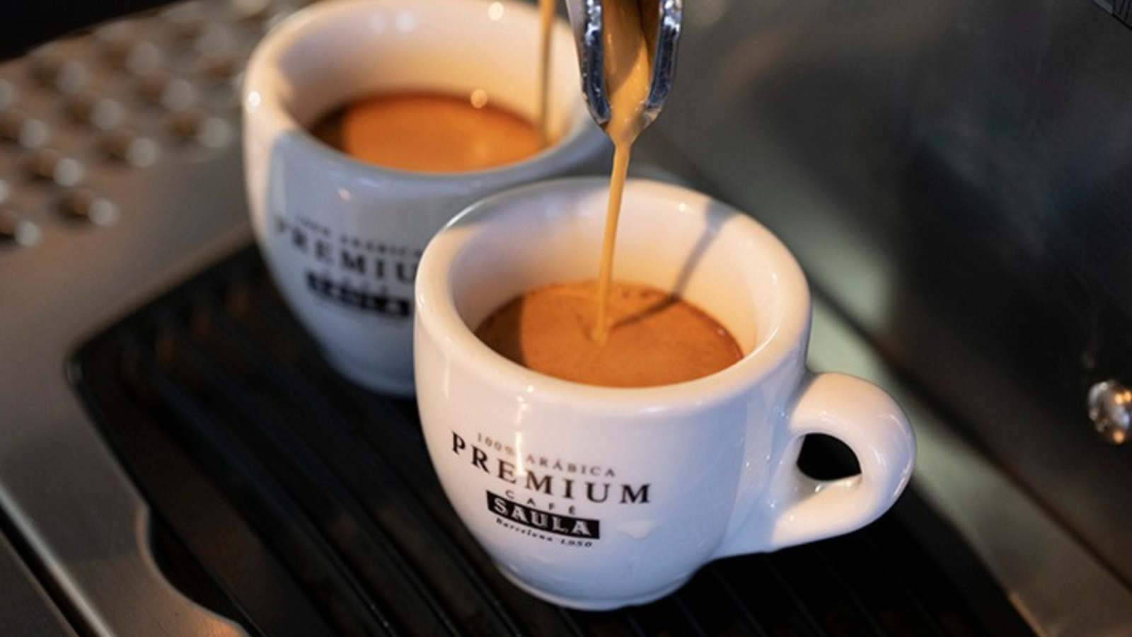 A cup of the Catalan brand Cafè Saula, from the Pascual group.