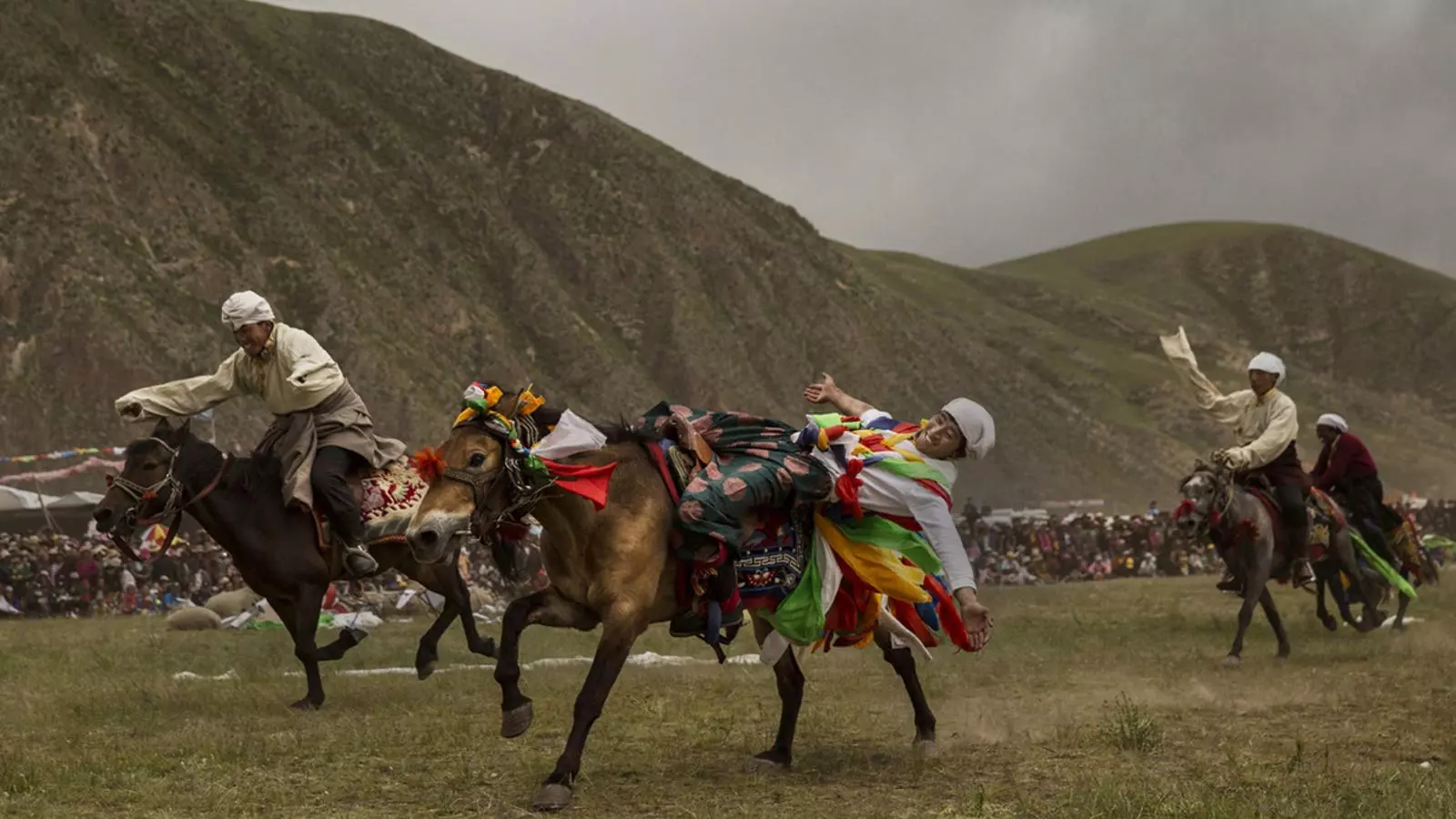 Nòmades tibetans ètnics mostren les seves habilitats sobre els cavalls. Kevin Frayer/Getty Images