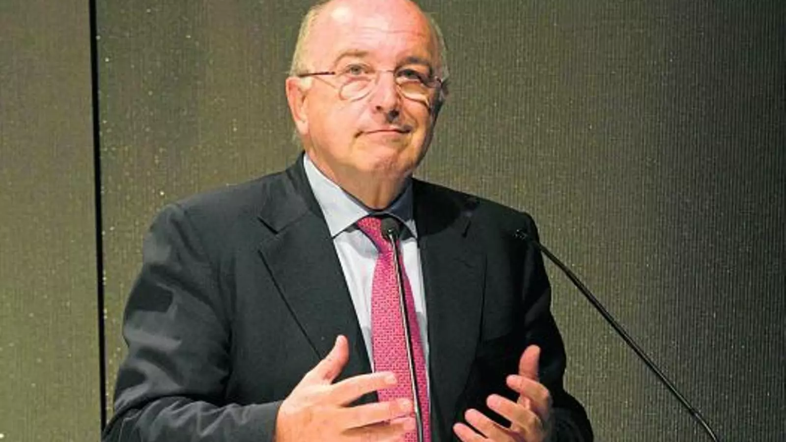El vicepresident de la Comissió Europea i comissari de Competència, el socialista Joaquín Almunia, ahir en un esmorzar a Barcelona organitzat per Agbar.