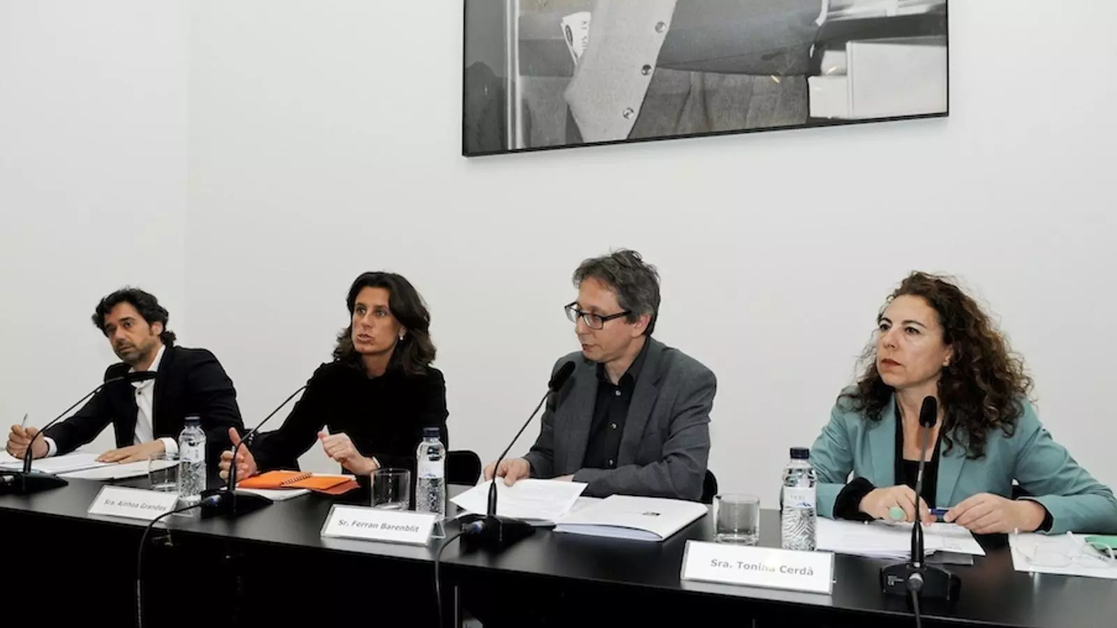 Gonzalo Vázquez, subdirector de Projectes Culturals i Socials de la Fundación Repsol; Ainhoa Grandes, presidenta Fundació MACBA; Ferran Barenblit, director MACBA; Tonina Cerdà, responsable de Programes Públics i Educació MACBA