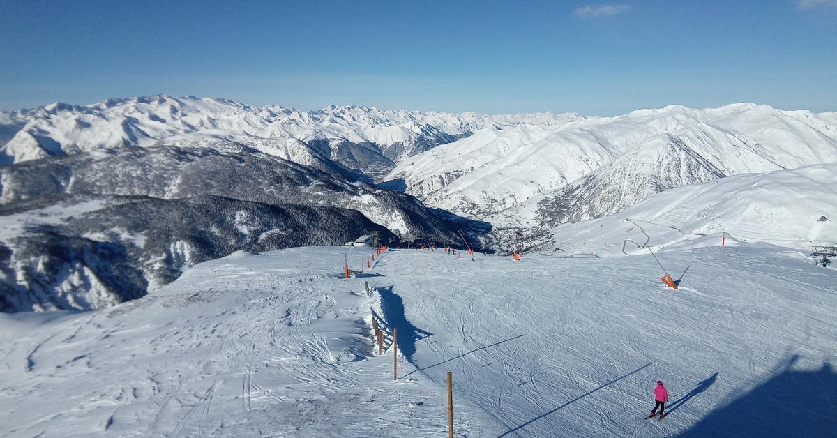 Pyrenees Ailau Death: Climber Trapped & Dies