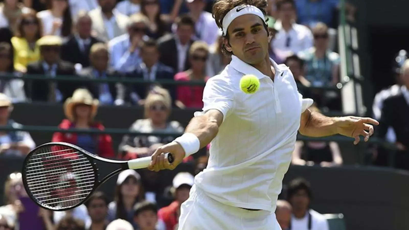 Federer, en una acció del partit davant Robredo / EFE