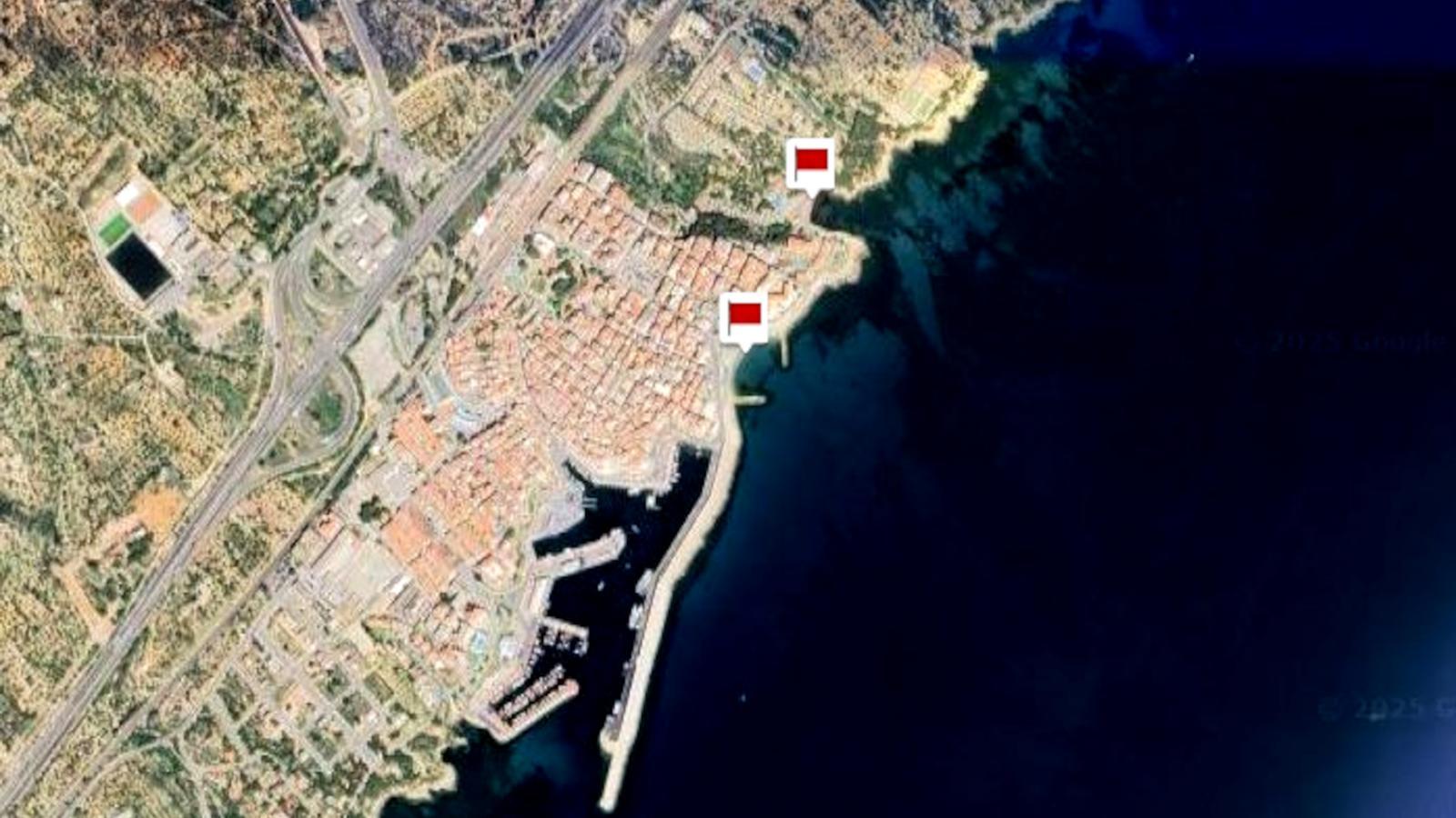 Civil Protection air plan with red flag warning of beach closures in L'Ametlla de Mar.