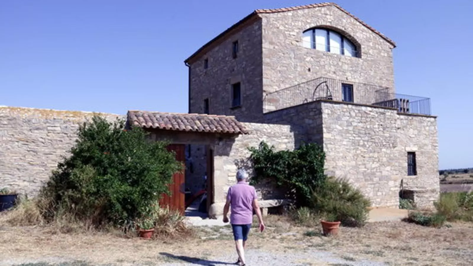 Exterior d'una casa rural del Talladell, a Tàrrega. Imatge de l'1 d'agost de 2020.