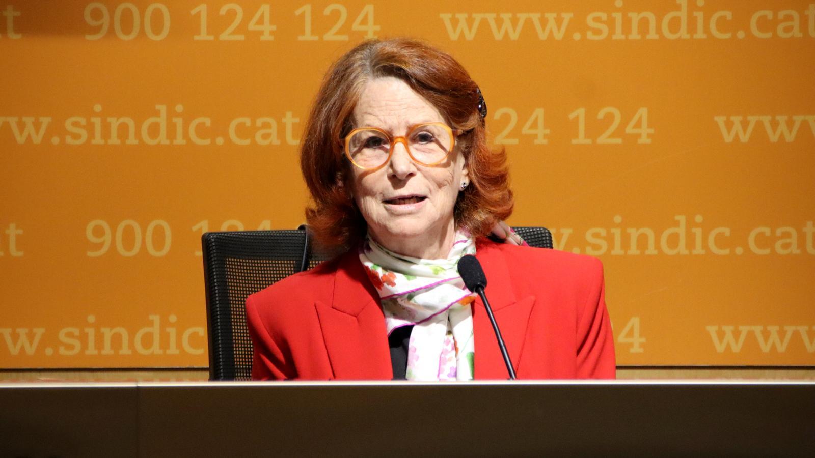 La síndica, Esther Giménez Salinas, durante una rueda de prensa