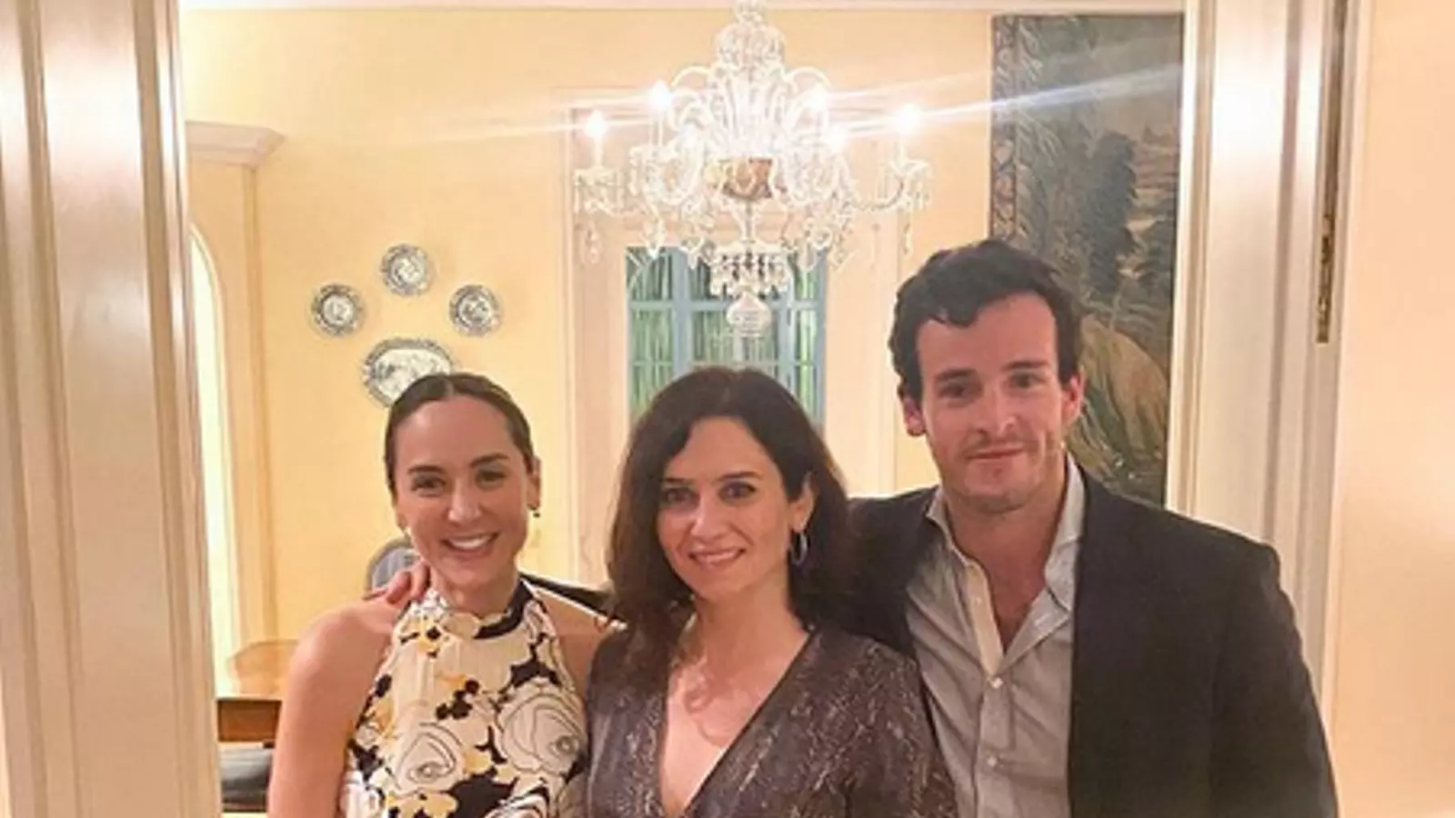 Tamara Falcó, Isabel Díaz Ayuso i Íñigo Onieva