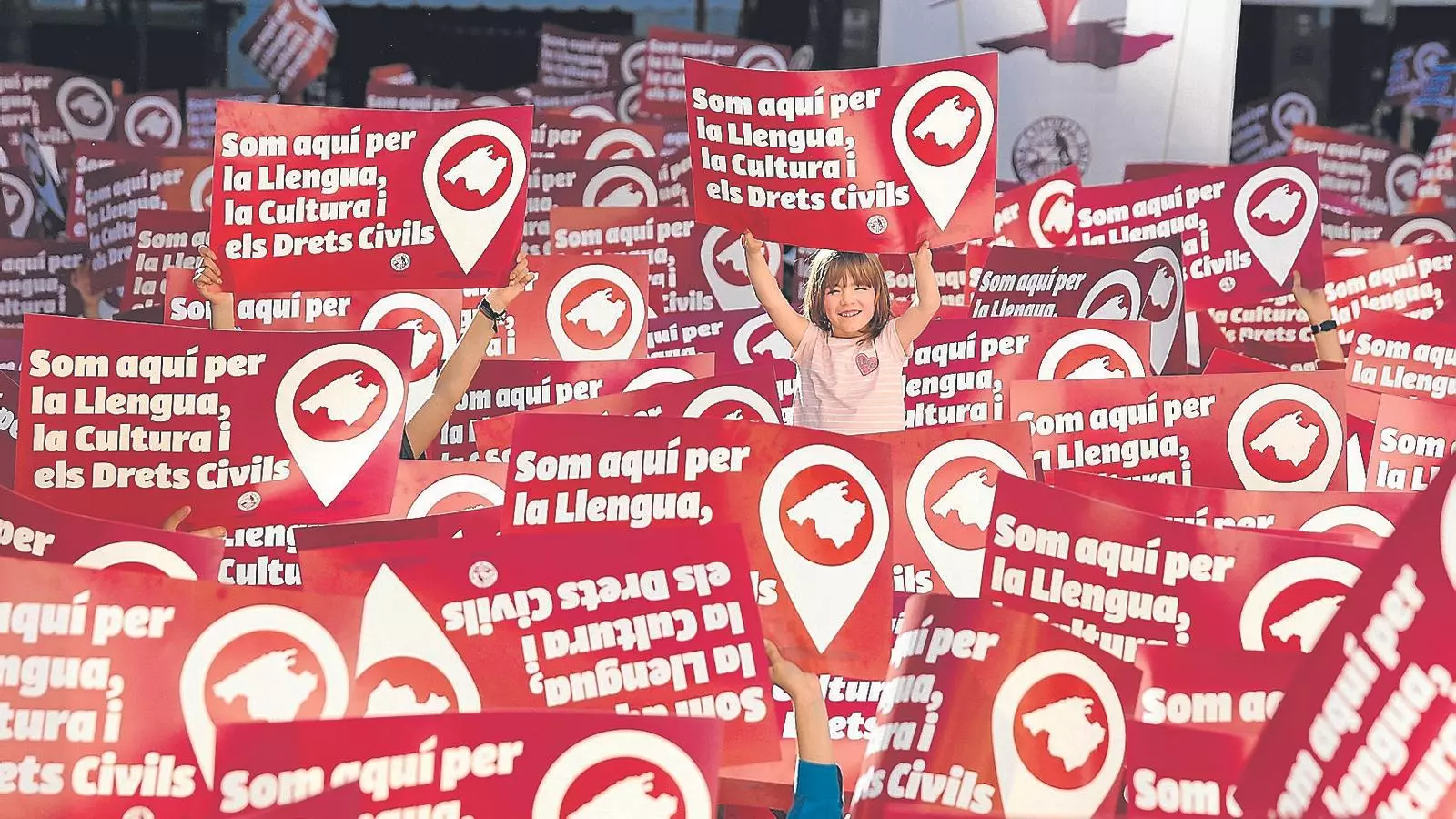 Acte en defensa del català que l'Obra Cultural Balear va dur a terme a la plaça Major de Palma l'any 2019