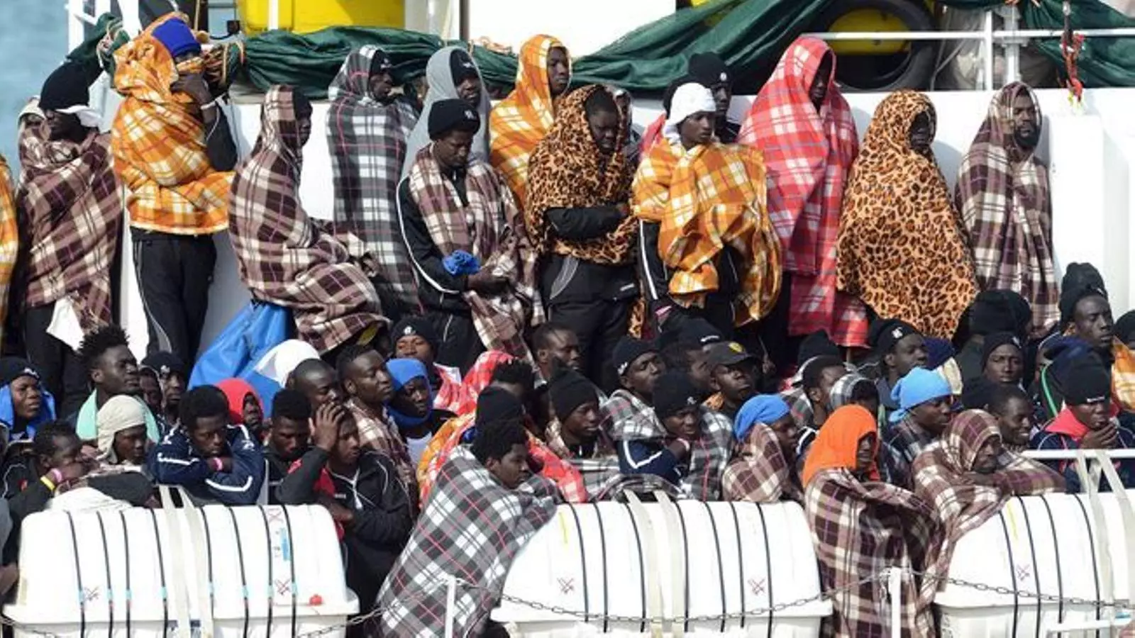 Immigrants rescatats al Mediterrani arribant el passat març a Catània, Itàlia