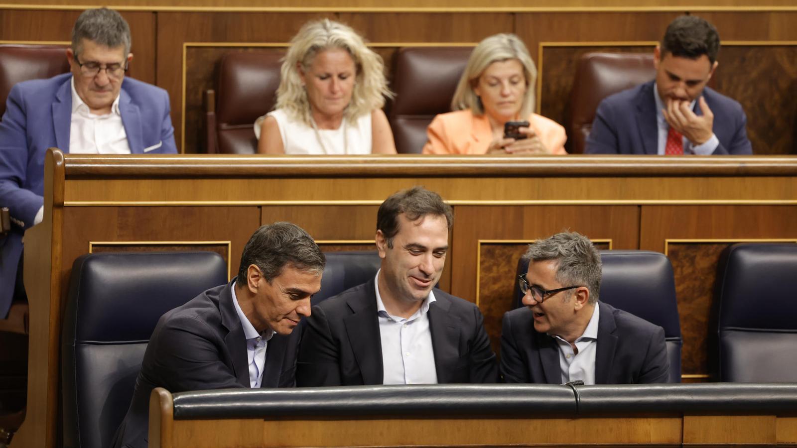 The president of the Spanish government, Pedro Sánchez, with vice-president Carlos Cuerpo and minister Félix Bolaños at the end of the extraordinary plenary session in Congress